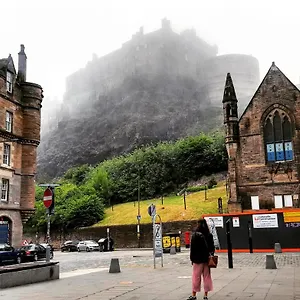 Apartment 3 Bedrooms Flat In Central Old Town , Grassmarket Heart Of Flat Sleeps 6 , Eh1, Edinburgh