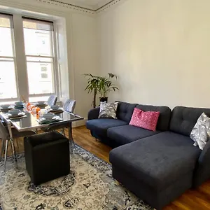 Apartment Traveller Award Winner 2024 - With 3 Beds, Edinburgh